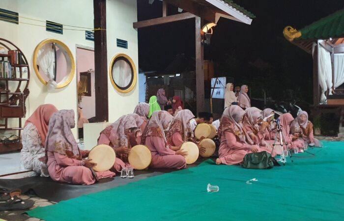 Hadroh dan santunan pada 10 Muharrom