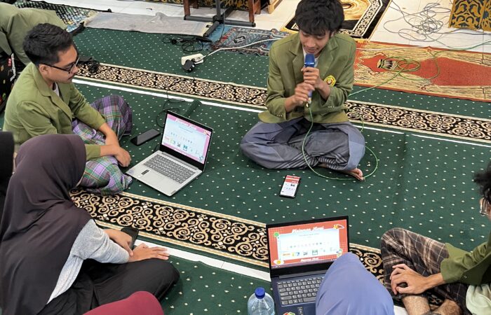 Workshop Canva oleh tim KKNT UPN Jatim