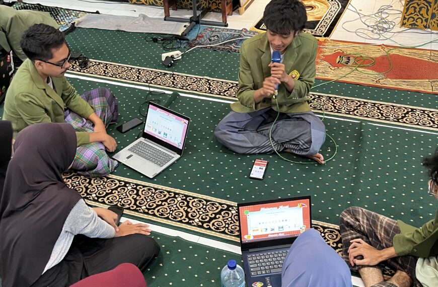 Workshop Canva oleh tim KKNT UPN Jatim