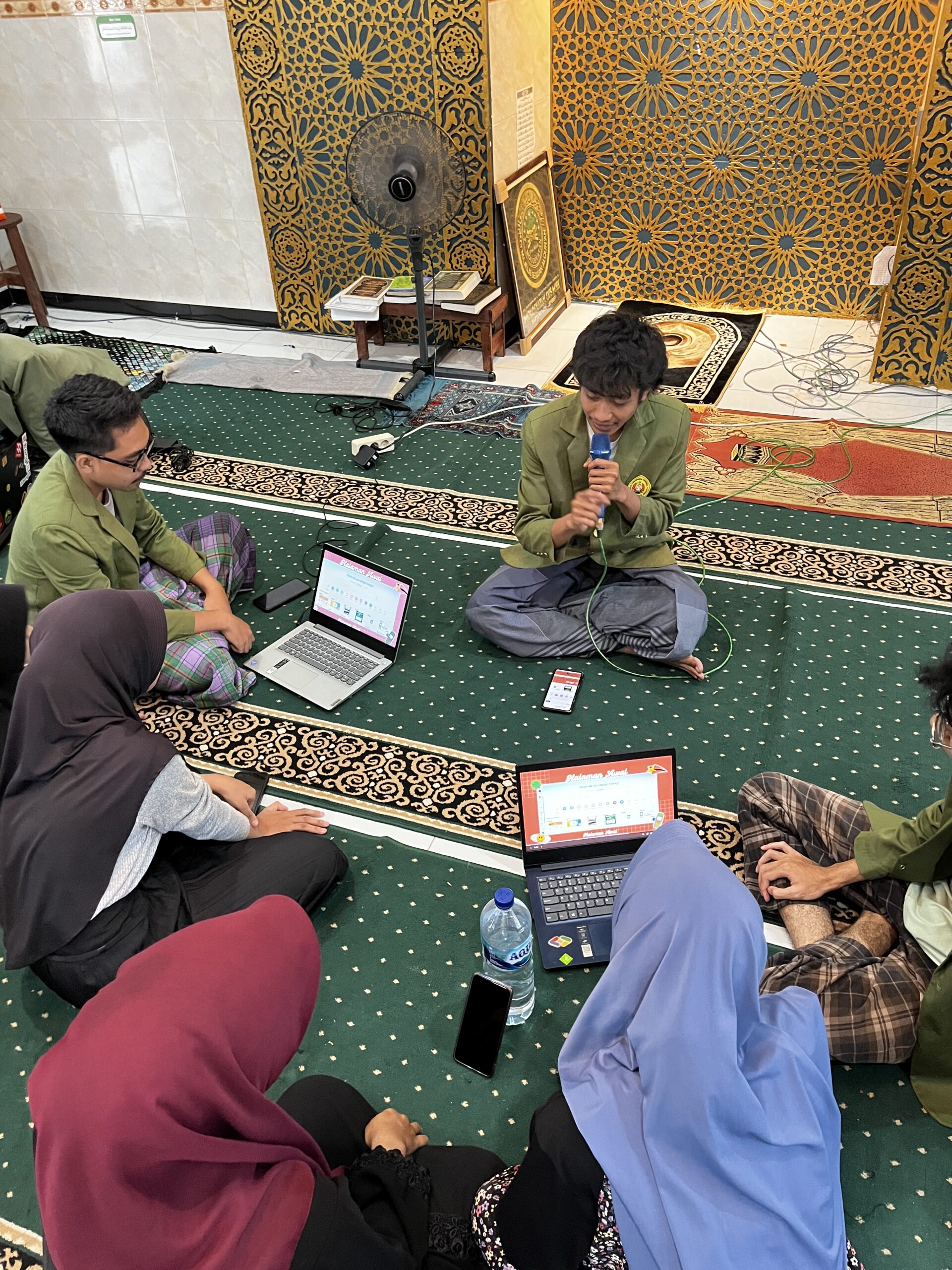 Workshop Canva oleh tim KKNT UPN Jatim