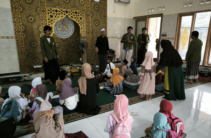 Edukasi Pembuatan Sabun dari Minyak Jelantah oleh tim KKNT UPN Veteran Jatim