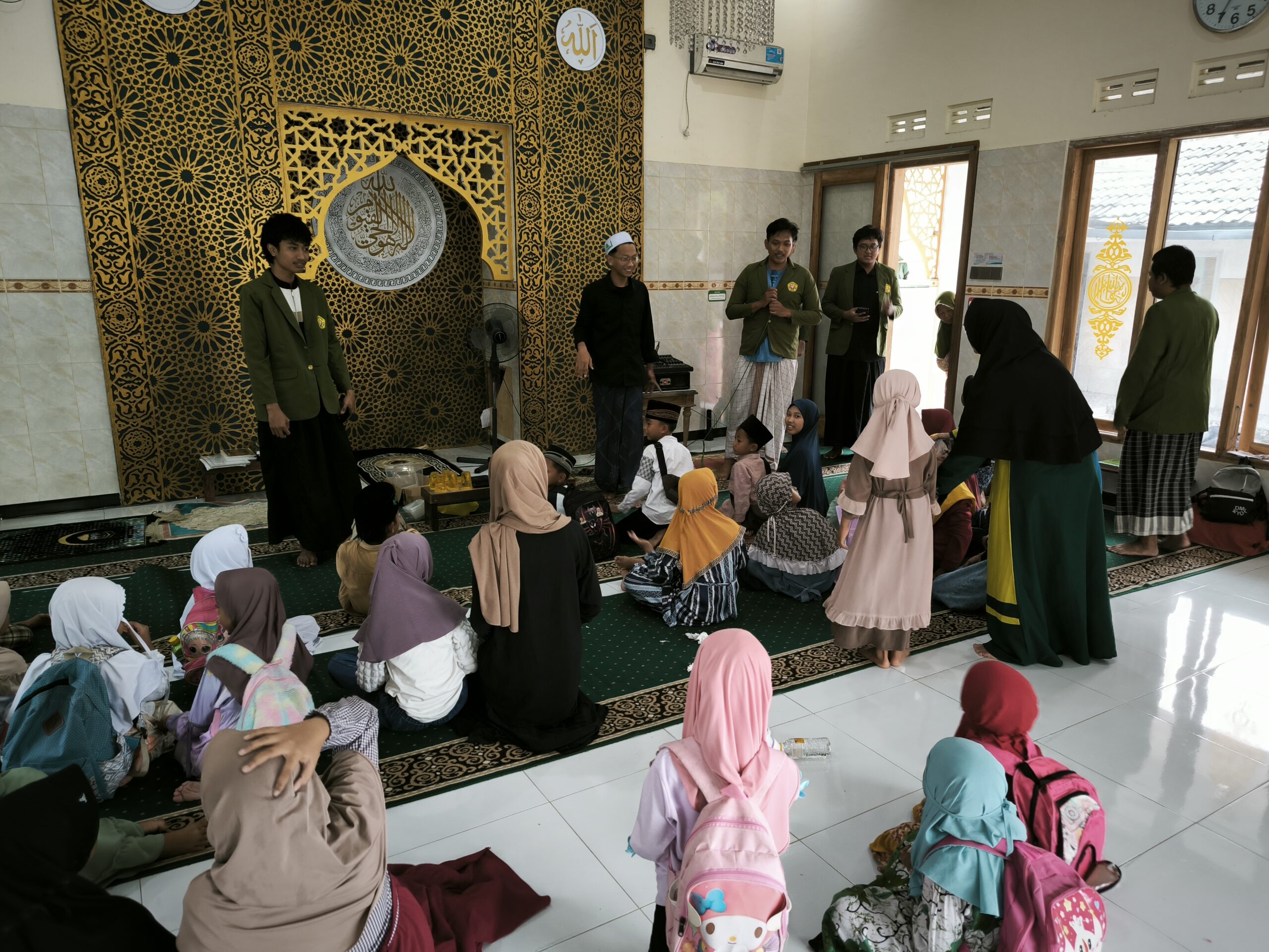 Edukasi Pembuatan Sabun dari Minyak Jelantah oleh tim KKNT UPN Veteran Jatim