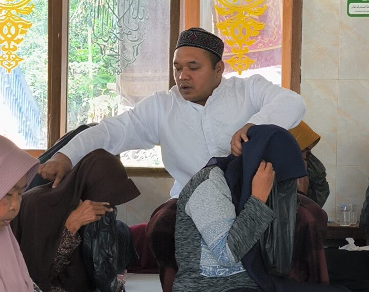 Kegiatan Pengobatan Massal di PP Nurulhuda Al-Azizah Cahyaning Ati